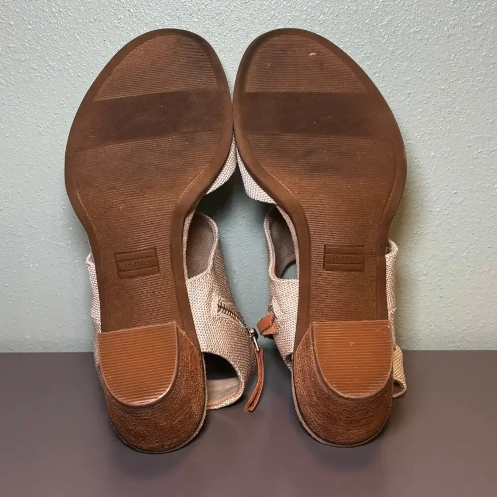 Toms step out